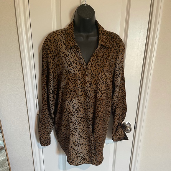 Long sleeved animal print button up blouse - Picture 1 of 4